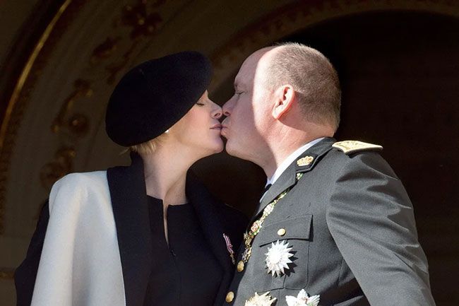 Princess Charlene and Prince Albert kiss