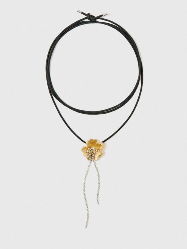 Flower necklace
by maje
