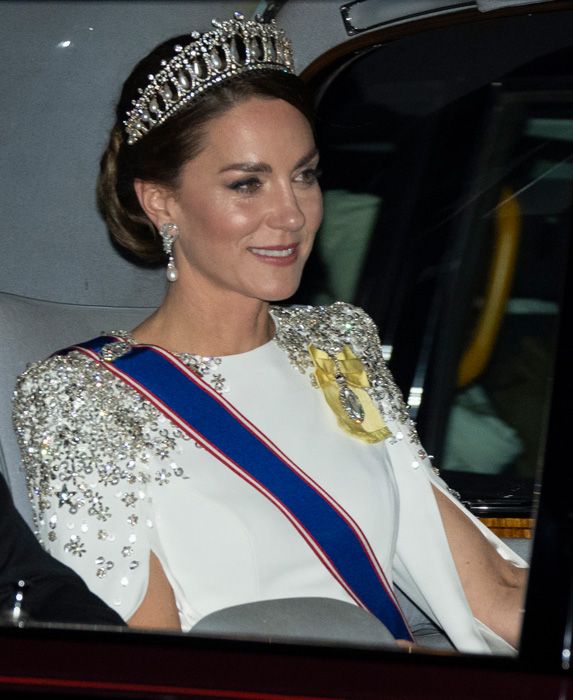 kate middleton wearing tiara state banquet