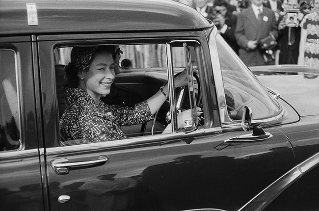 the queen driving polo match windsor 1958