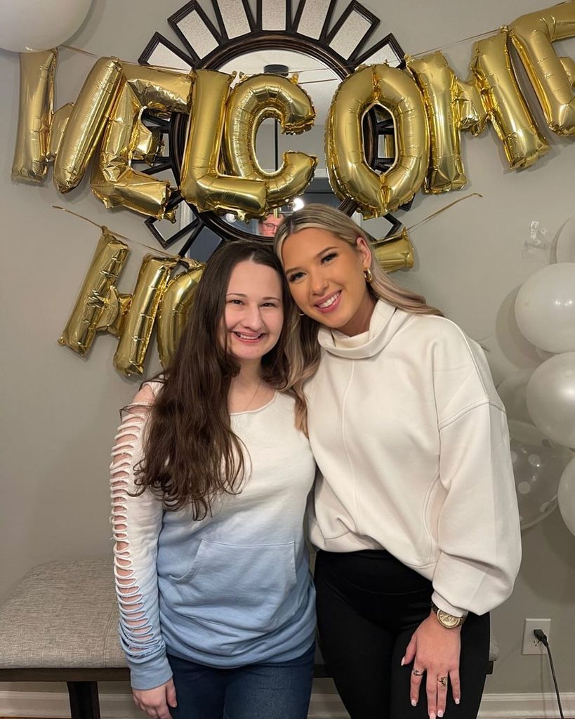 Gypsy Rose Blanchard Pops Champagne As She Shares Picture With Sister