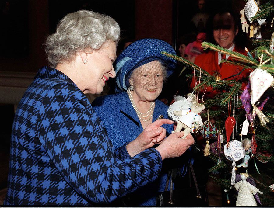 10 1998 Buckingham Palace Christmas tree picture gallery