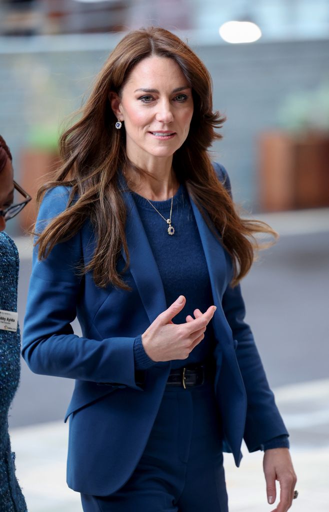 kate wearing teal suit for outing in london