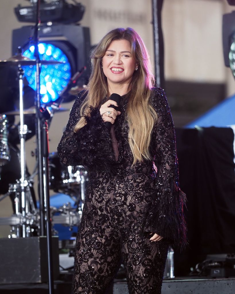 Kelly Clarkson performs during the Citi Concert Series on the "TODAY" Show at Rockefeller Plaza on May 6, 2025 in New York City