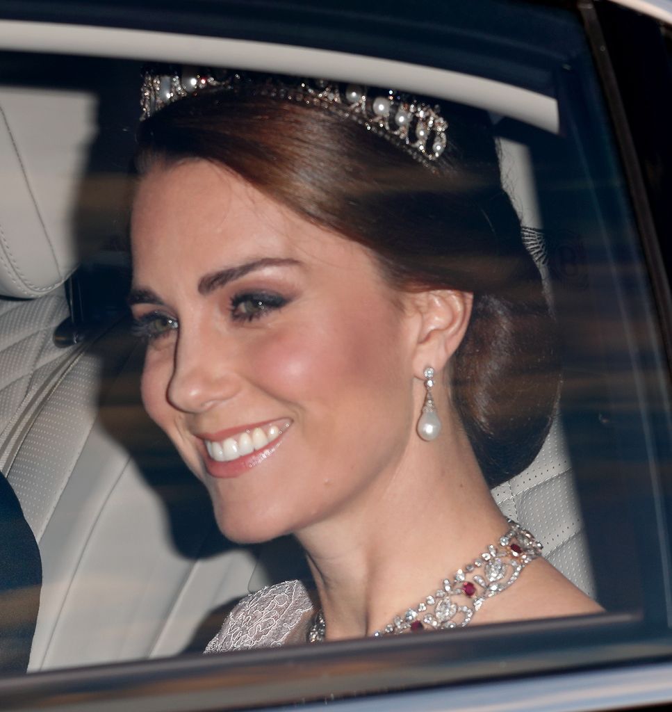 Kate Middleton wearing Lover's Knot tiara for Spanish state banquet