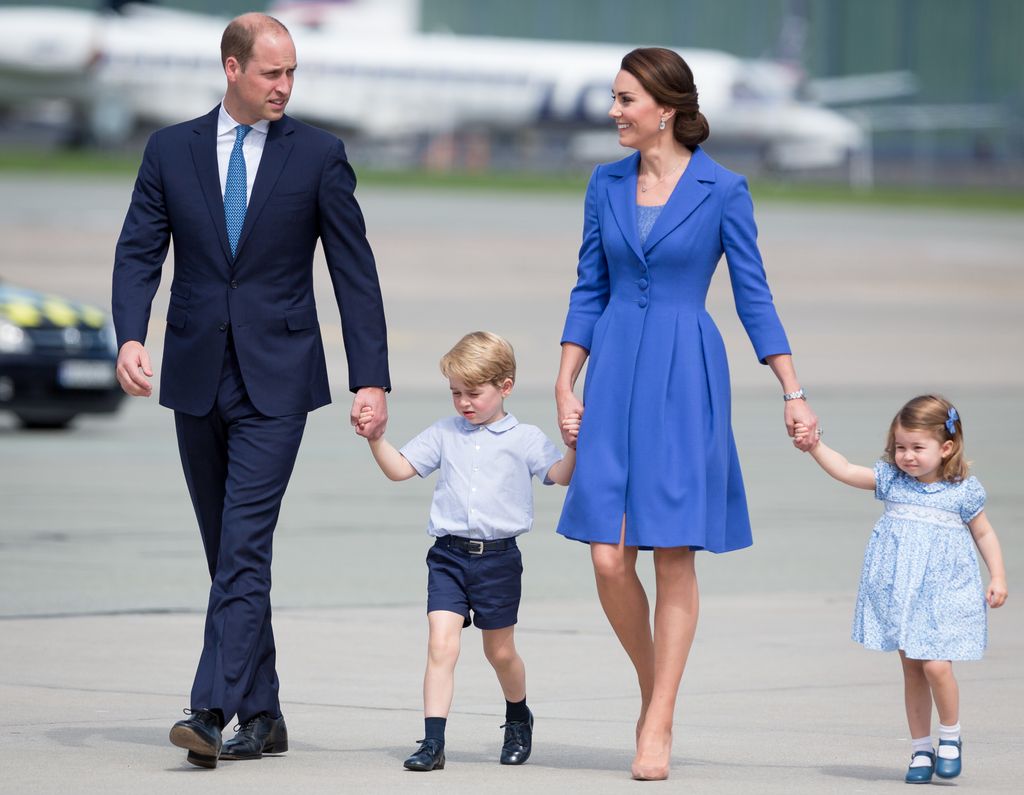 william and kate on airport runway with george and charlotte