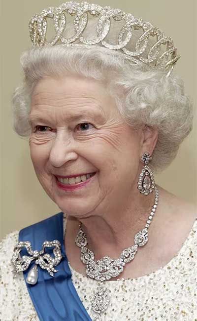 Queen Elizabeth II's most breathtaking jewellery and tiara moments ...