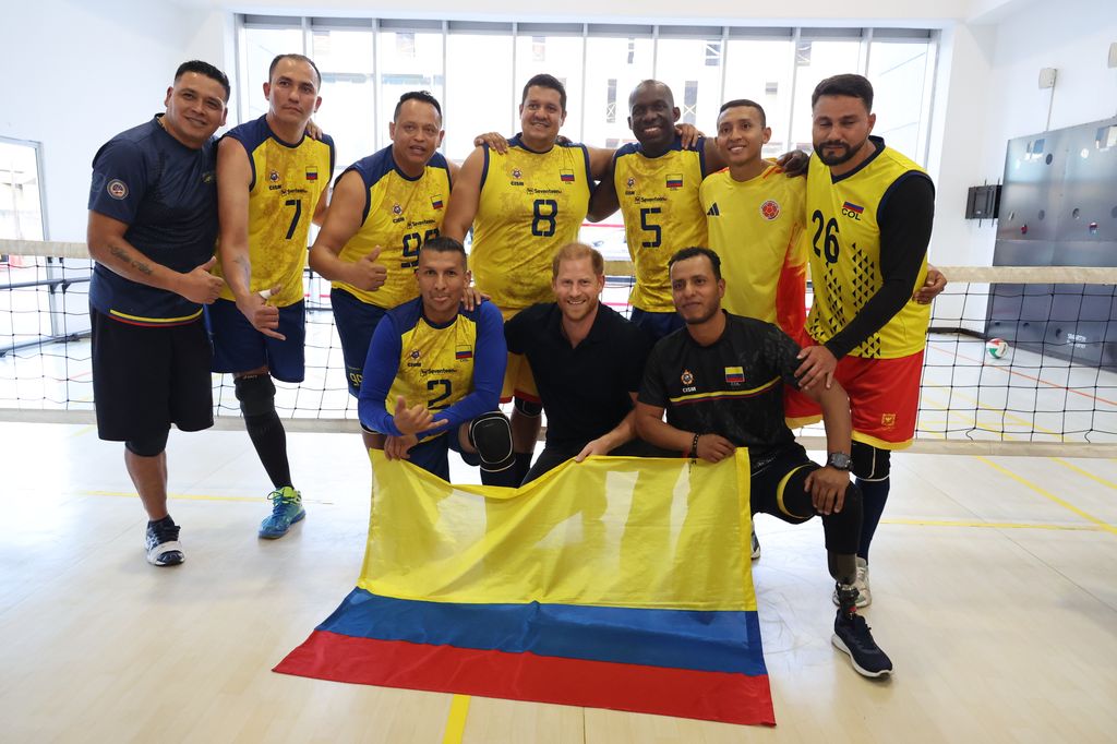 Prince Harry with the Invictus basketball team