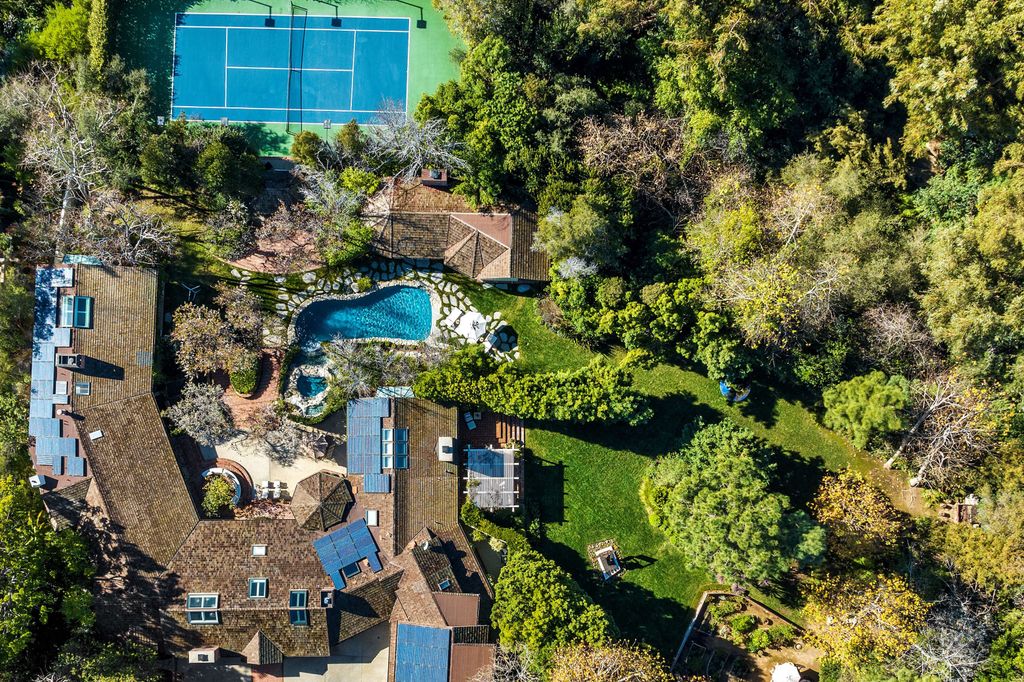 Jim Carrey's sprawling estate