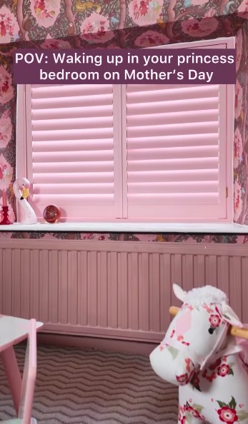 pink girls' bedroom