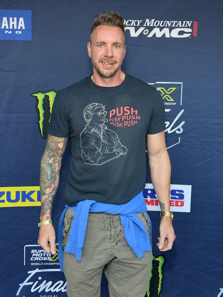 Dax Shepard participe à la soirée des célébrités de la finale du championnat du monde de SuperMotocross au Los Angeles Memorial Coliseum le 23 septembre 2023 à Los Angeles, en Californie. Cet événement couronne le championnat inaugural de 31 épreuves.