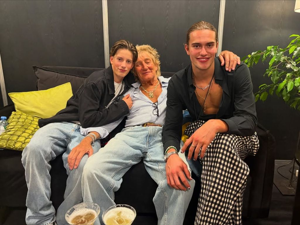 rod stewart with sons aiden and alastair backstage