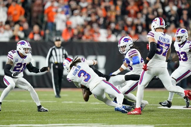 Damar Hamlin tackles Bengals receiver Tee Higgins