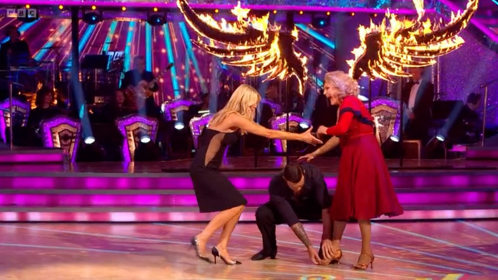 Angela Rippon's shoe malfunction during Strictly week 4