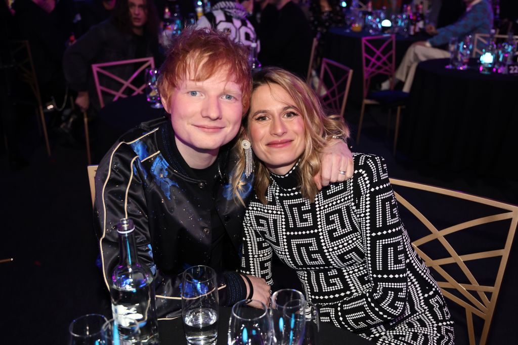LONDRES, ANGLETERRE - 08 FÉVRIER : (USAGE ÉDITORIAL UNIQUEMENT) Ed Sheeran et Cherry Seaborn lors des BRIT Awards 2022 à l'O2 Arena le 08 février 2022 à Londres, Angleterre. (Photo de JMEnternational/Getty Images)