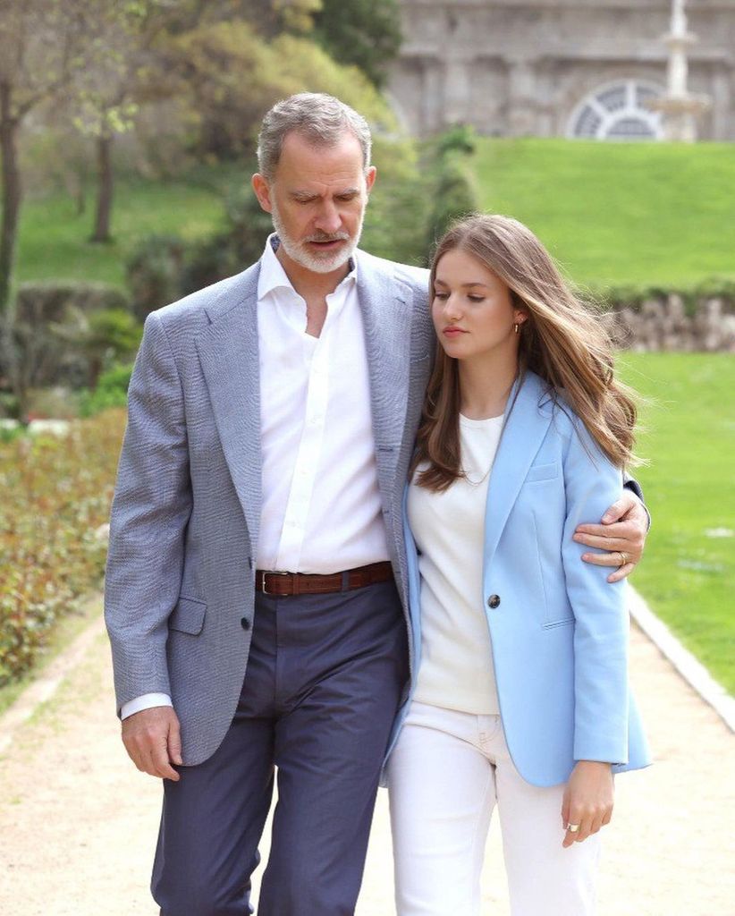 A photo of Princess Leonor and her father caught in a tender moment at the Royal Palace Madirid 