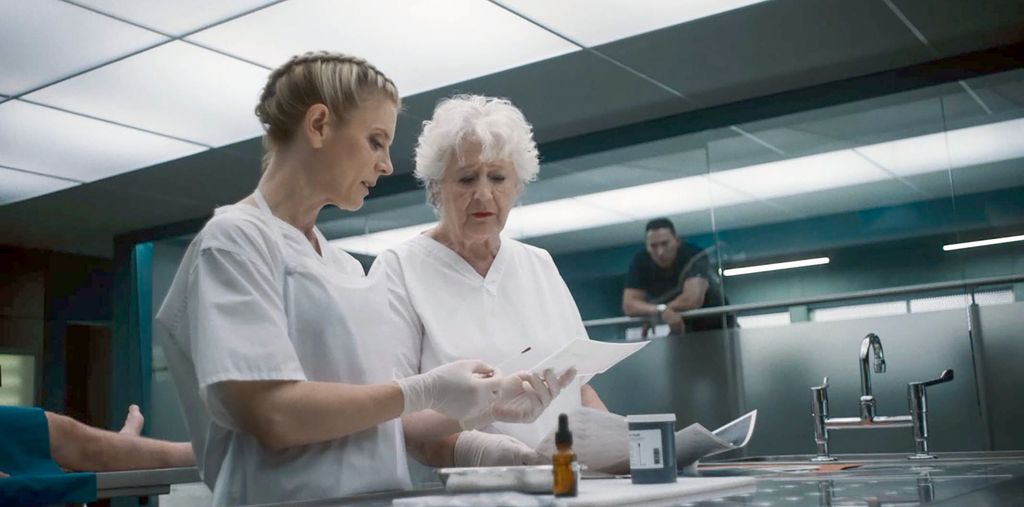 Silent Witness: Dr Nikki Alexander (EMILIA FOX) & Harriet (MAGGIE STEED)