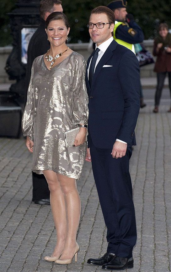 Pregnant Princess Victoria joins Swedish royal family at parliament