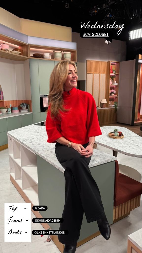 Cat Deeley's scarlet sweater was a scene-stealer