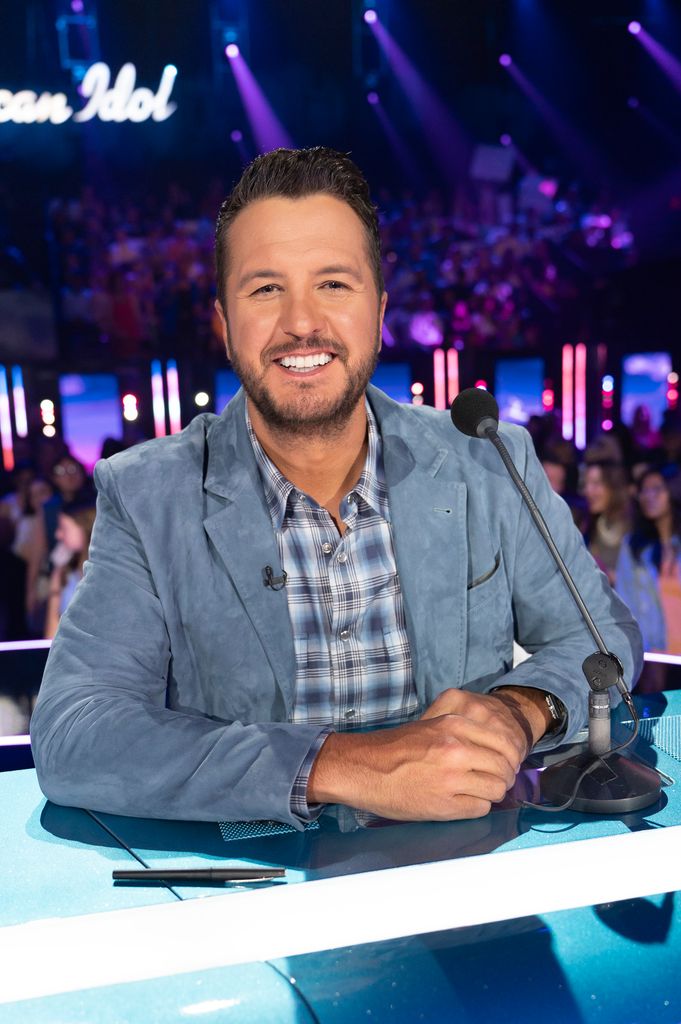 luke bryan sitting at desk on american idol