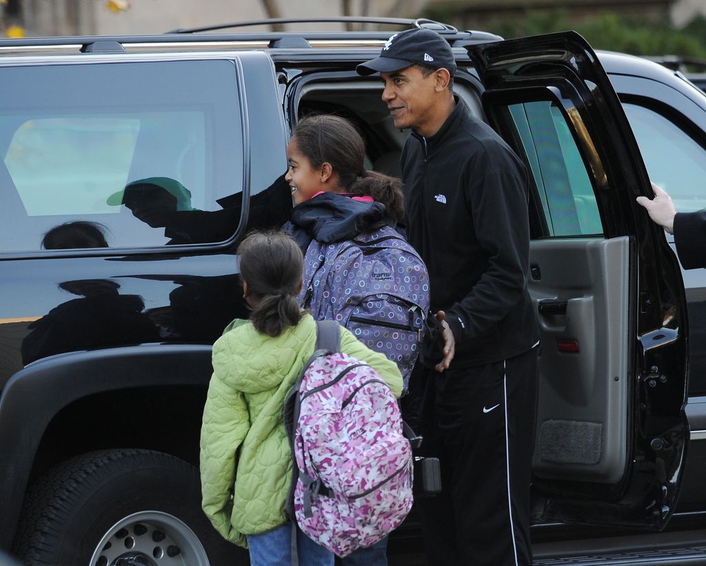 US President Elect Barack Obama drops daughters Malia (C) Sasha (L) at the University of Chicago Lab School