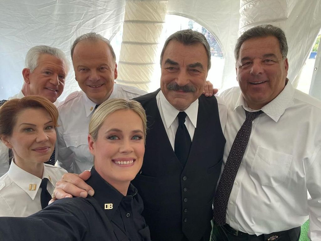 Abigail Hawk takes selfie with Tom Selleck and cast of Blue Bloods