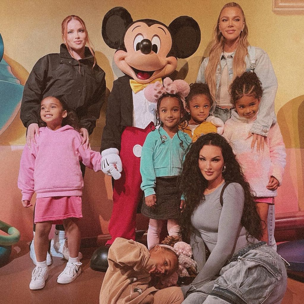 Khloe with nieces to Disneyland