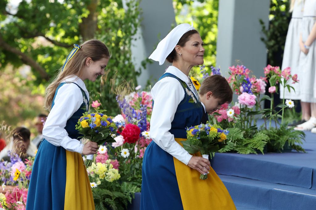 Princess Estelle of Sweden, Crown Princess Victoria of Sweden carrying flowers