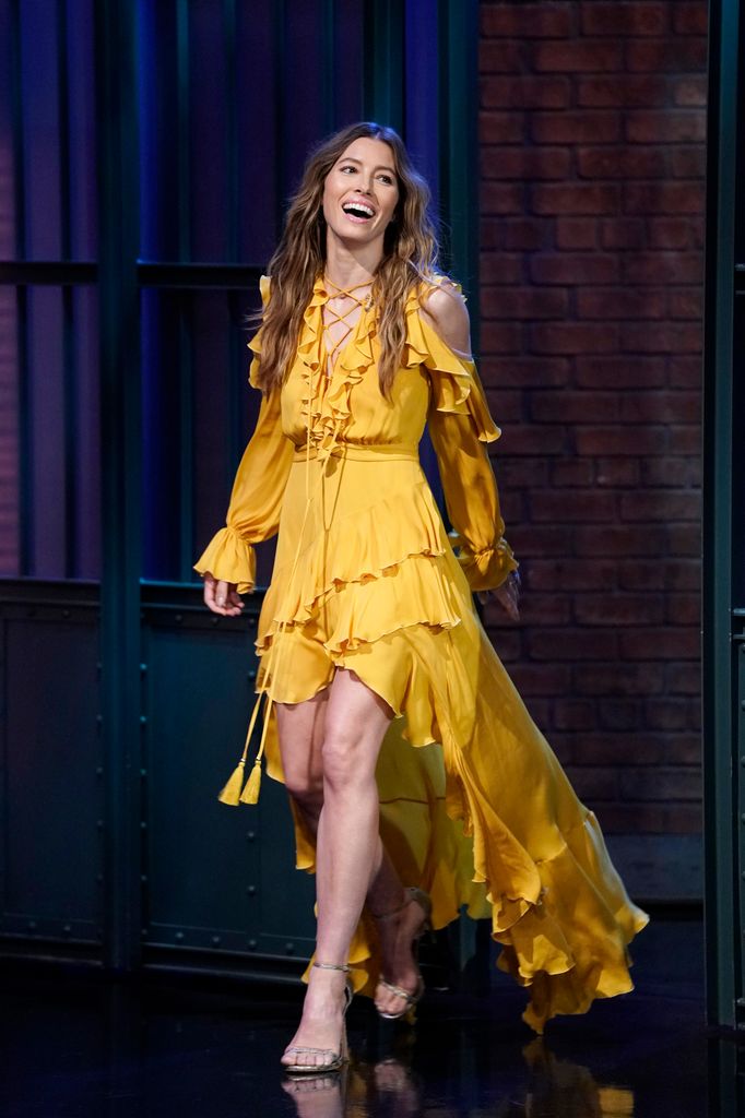 robe jaune jessica biel