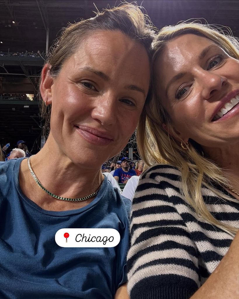 Jennifer also shared a selfie with her friend from Chicago 