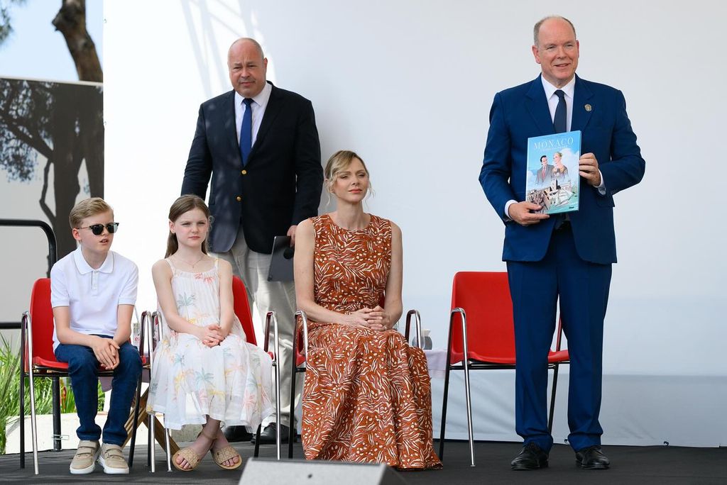La princesa Charlene vivía con niños, el príncipe Albert se detuvo a su lado