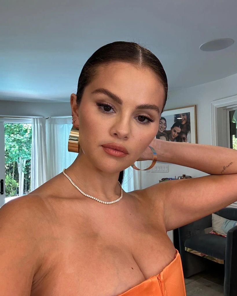 Selena Gomez appears to be in a new relationship