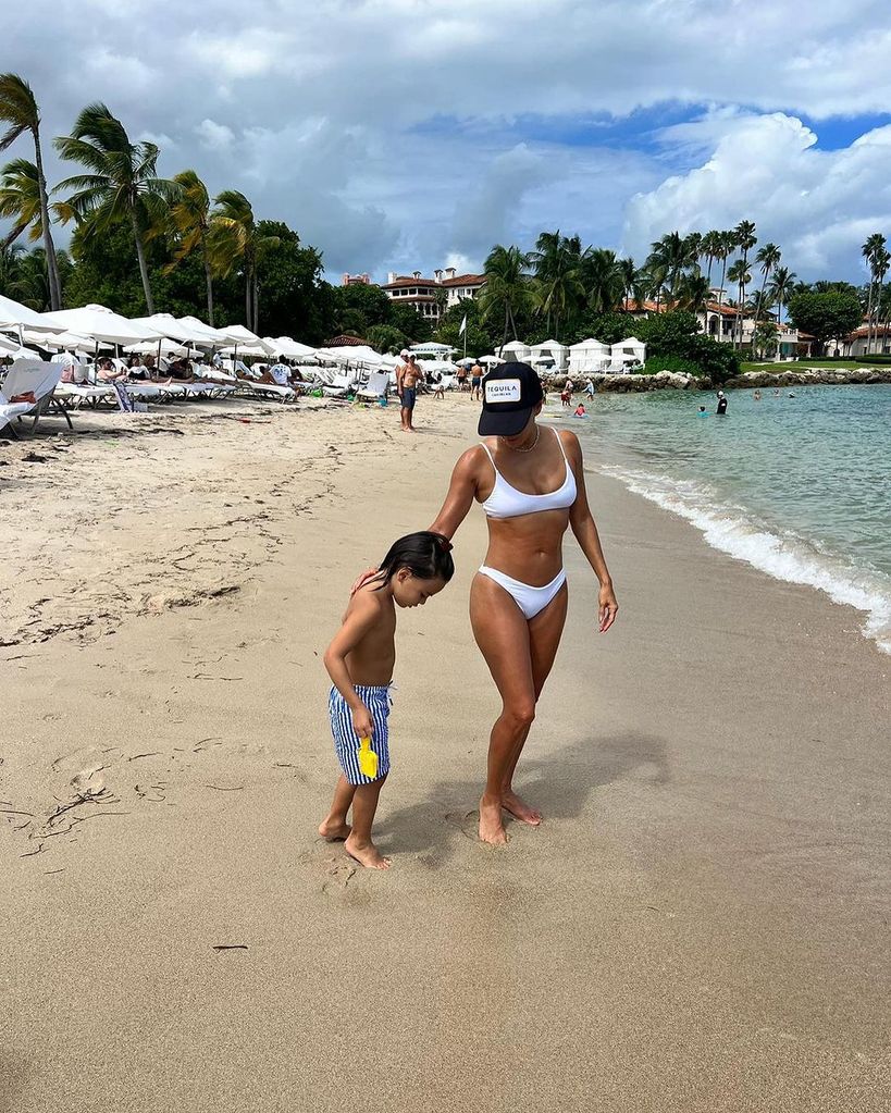 Eva Longoria enjoy sun soaked vacation in Miami