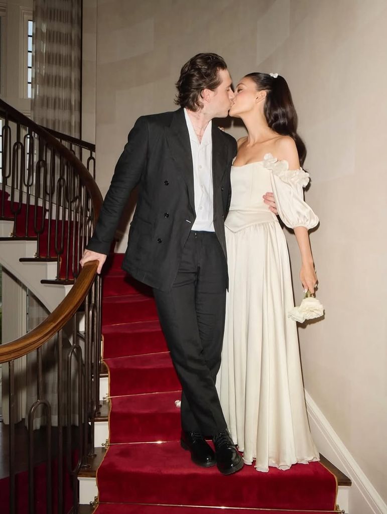 brooklyn beckham nicole peltz kiss on stairs