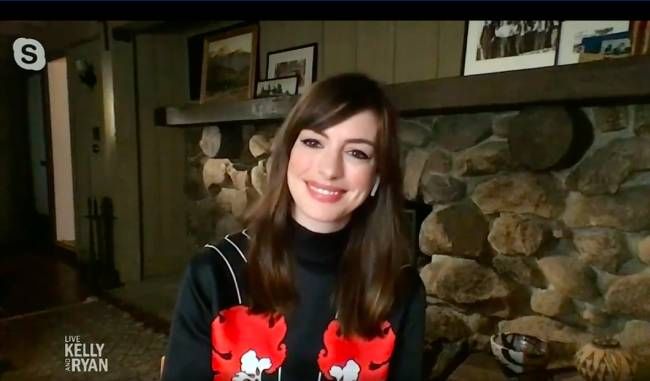 anne hathaway inside home