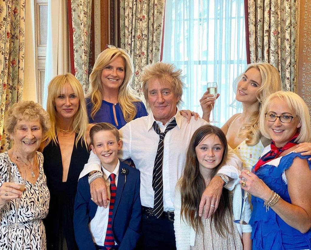 Ahead of the Jubilee concert, Rod and his family posed inside Buckingham Palace