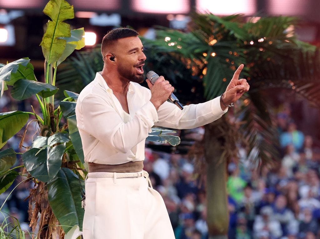 Ricky Martin se produit sur scène lors du spectacle de mi-temps Apple Music Super Bowl LX au Levi's Stadium le 8 février 2026 à Santa Clara, Californie.