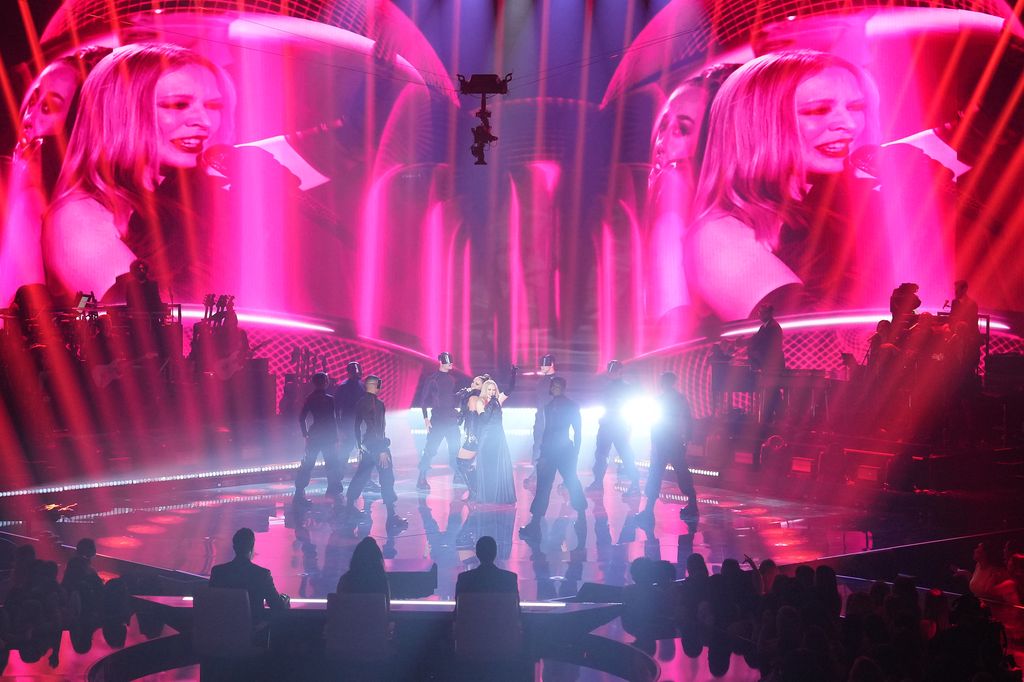 Kylie Minogue debuted her latest single during the grand final of American Idol