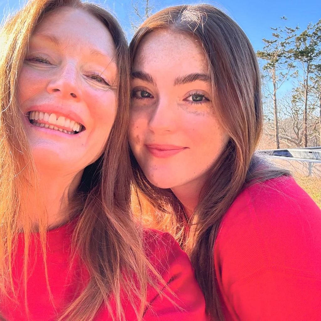 Julianne Moore and daughter Liv take a selfie
