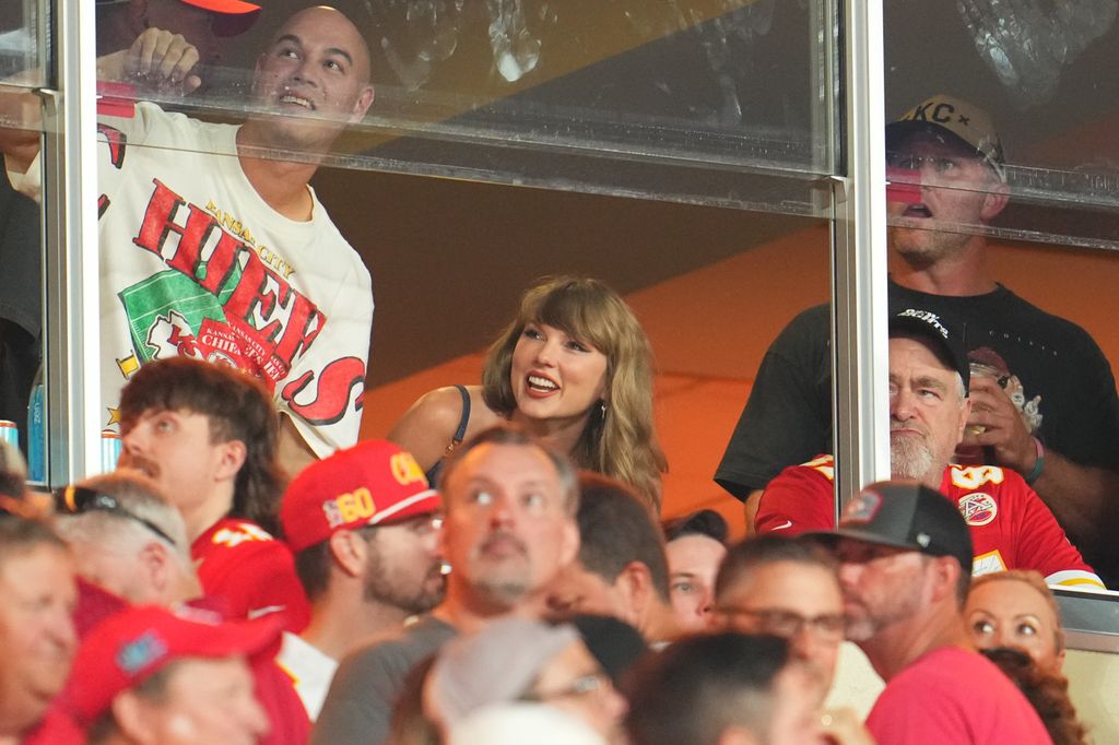 Taylor Swift sat next to Travis' dad, Ed Kelce, at the game