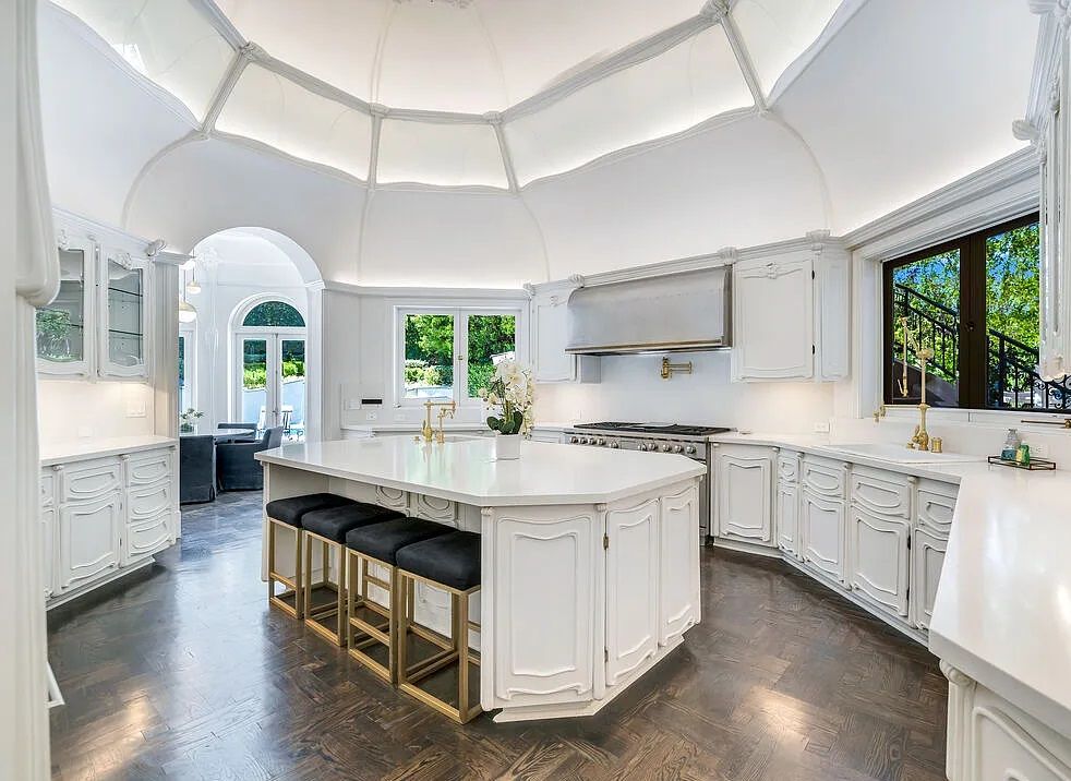 Inside Mariah Carey's jaw-dropping Beverly Hills vacation home – and