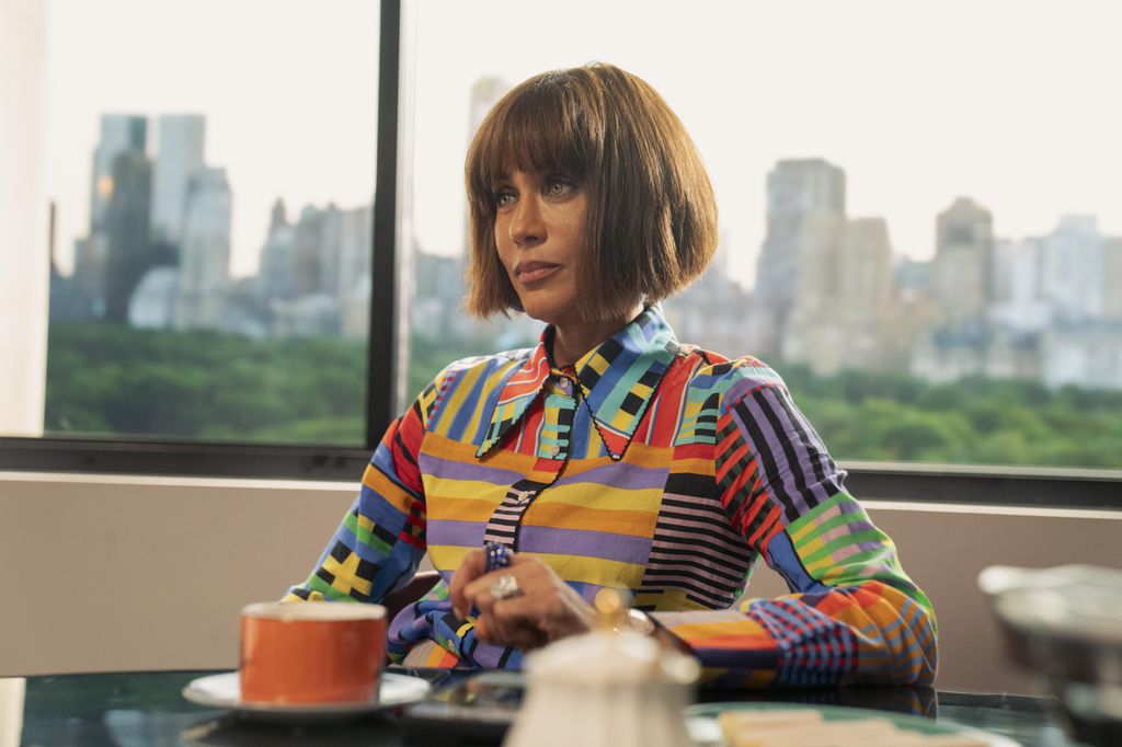 La blusa de color es colorida y así