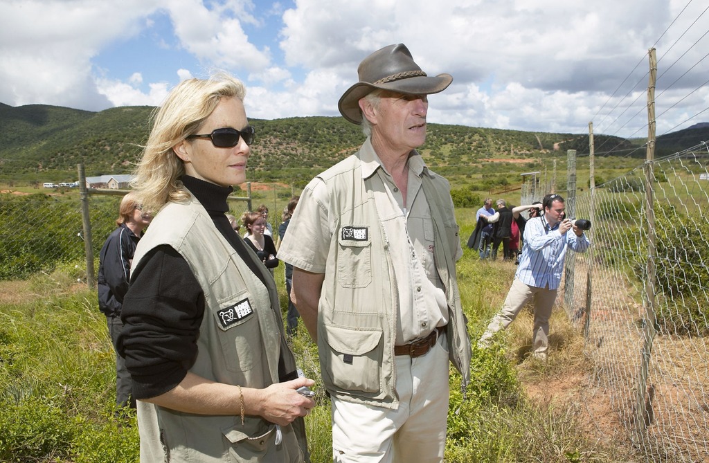 Jenny in south africa looking at enclosure