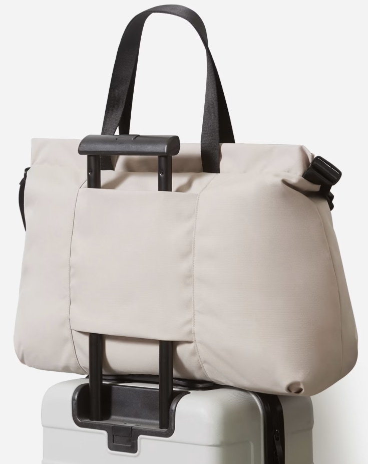 everlane The ReNew Transit Weekender.