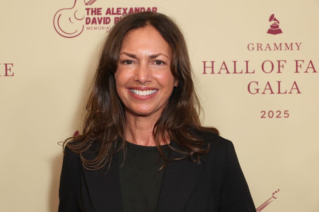 susanna hoffs smiling