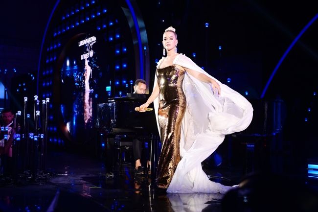 katy perry gold gown unicef