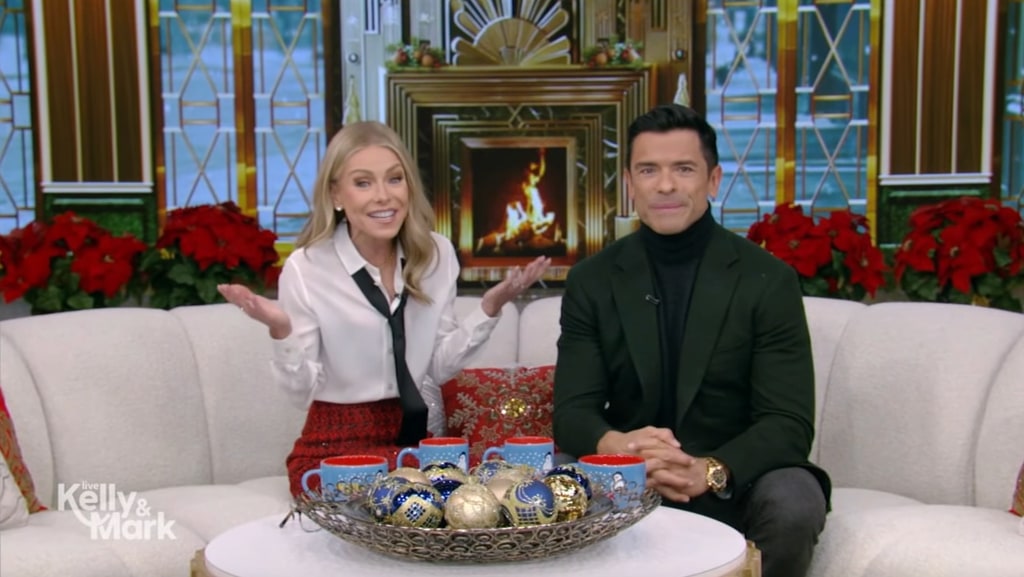 Kelly Ripa reacts to Mark Consuelos' awkward wardrobe malfunction live ...