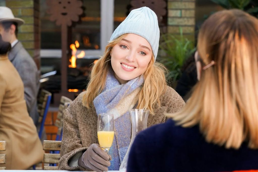 Phoebe Dynevor in Younger