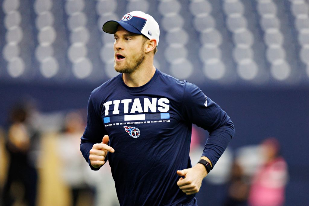 photo of ryan tannehill in titans top