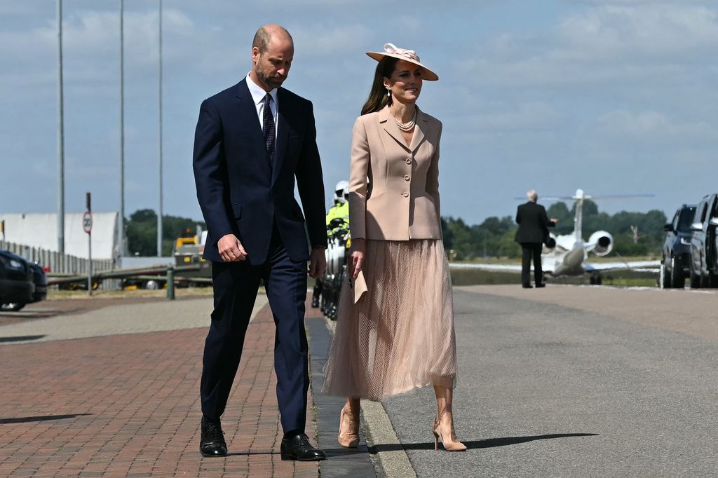 William and Kate arrive to greet France's President Emmanuel Macron and his wife Brigitte Macron 